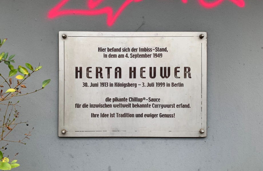 Herta Heuwer-Gedenktafel