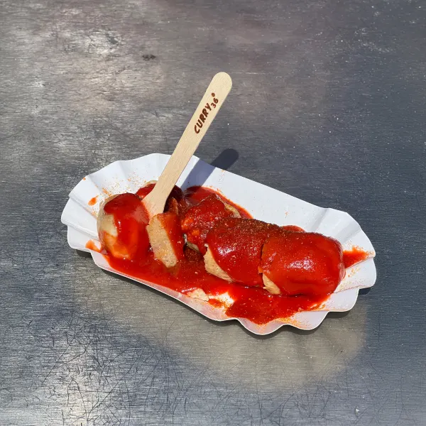 Curry 36 am Bahnhof Zoo Kudamm, Zoo, Charlottenburg | Currywurst-Finder
